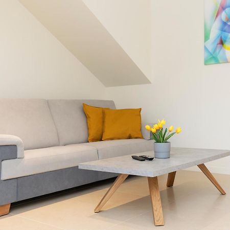 The Pearl Of Nachlaot Apartments القدس الغرفة الصورة
