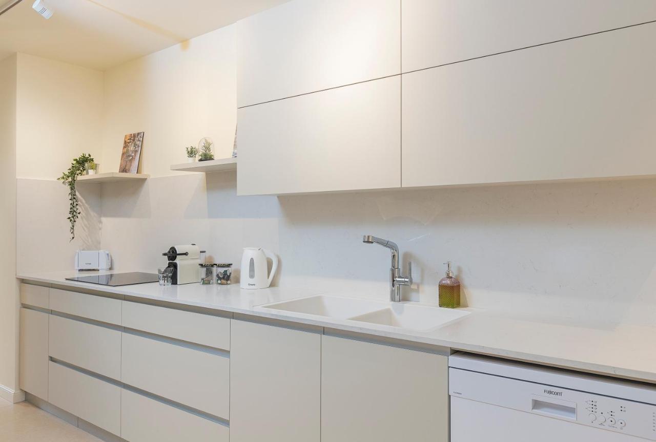 The Pearl Of Nachlaot Apartments القدس الغرفة الصورة