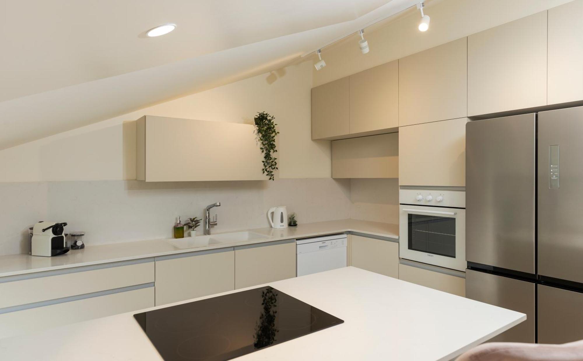 The Pearl Of Nachlaot Apartments القدس الغرفة الصورة