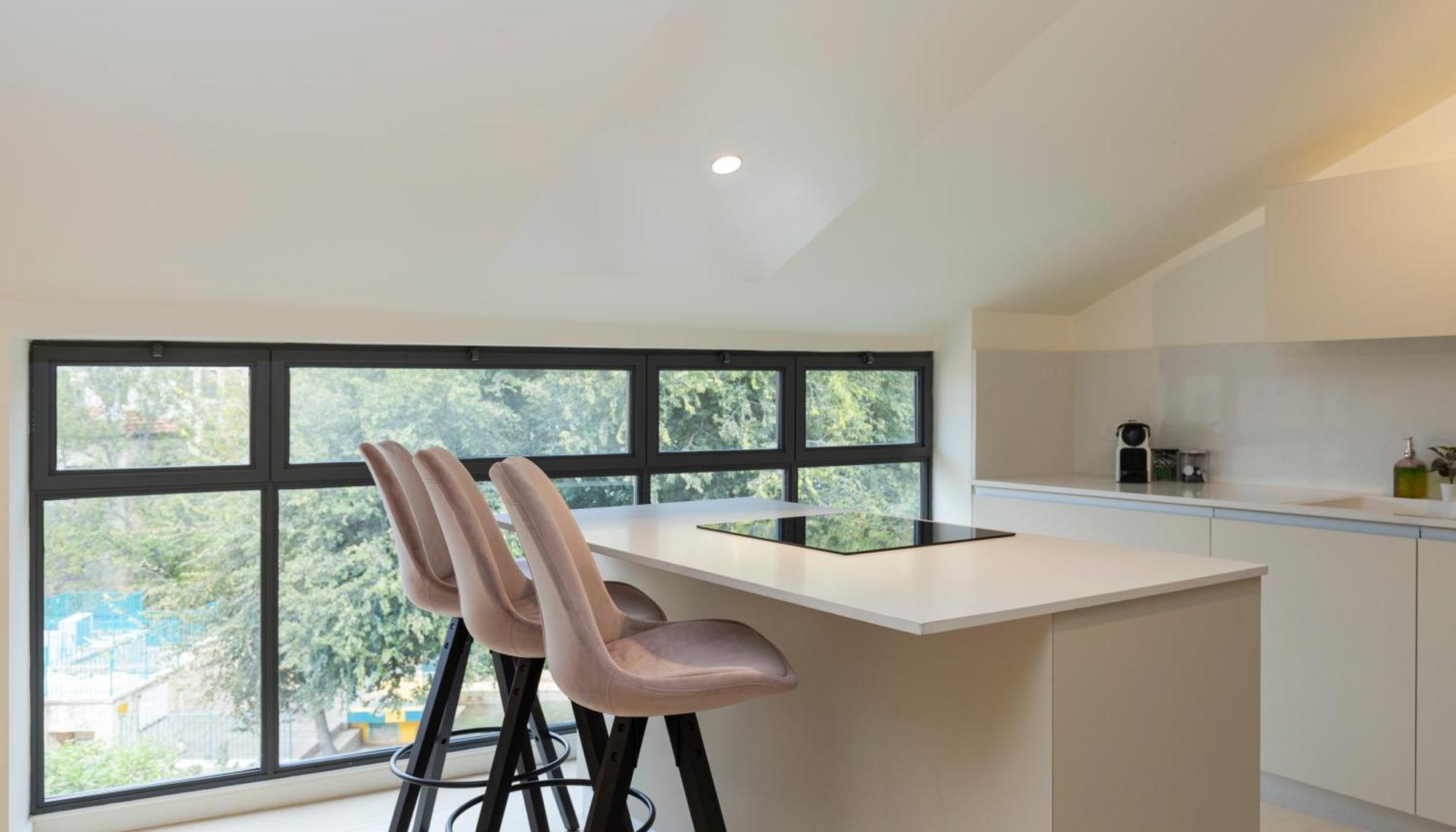 The Pearl Of Nachlaot Apartments القدس الغرفة الصورة