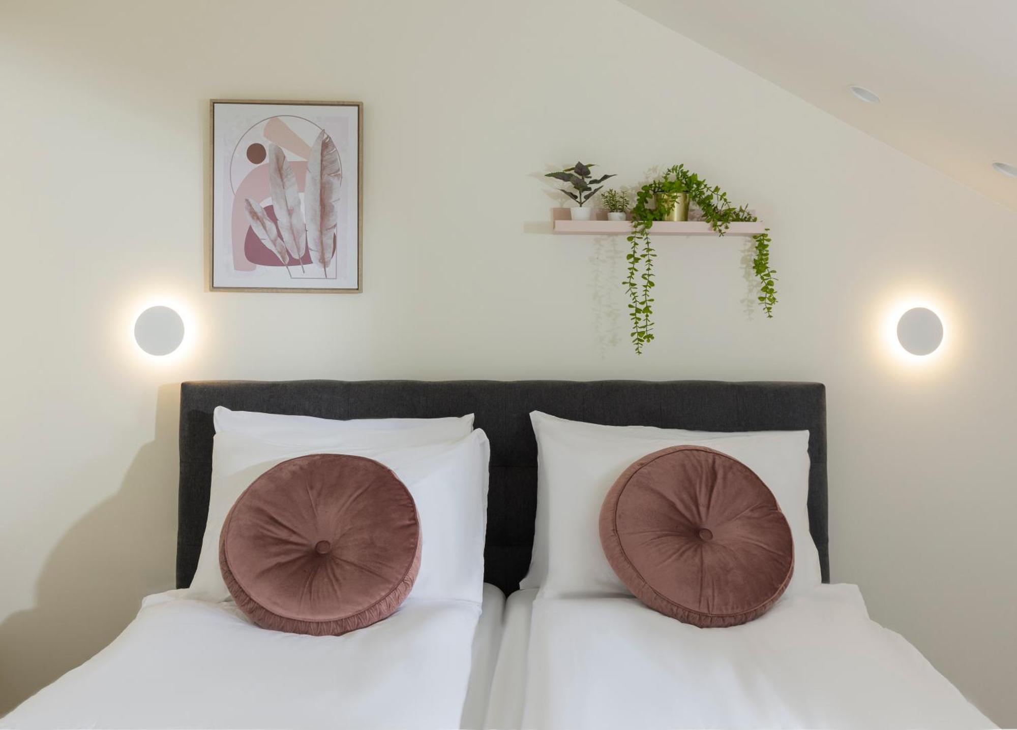 The Pearl Of Nachlaot Apartments القدس الغرفة الصورة