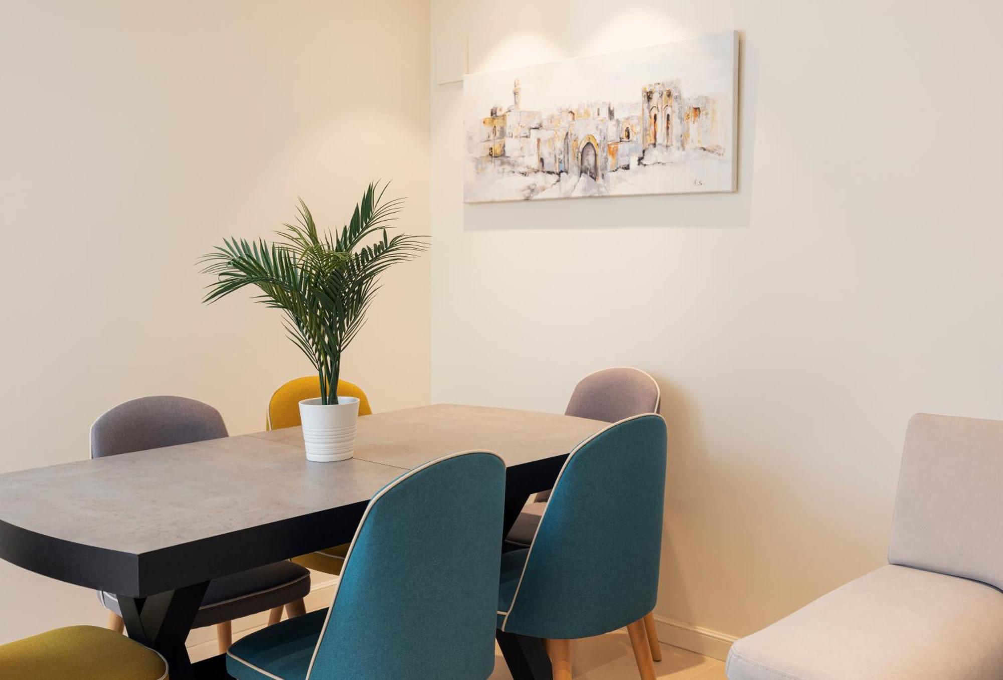 The Pearl Of Nachlaot Apartments القدس الغرفة الصورة
