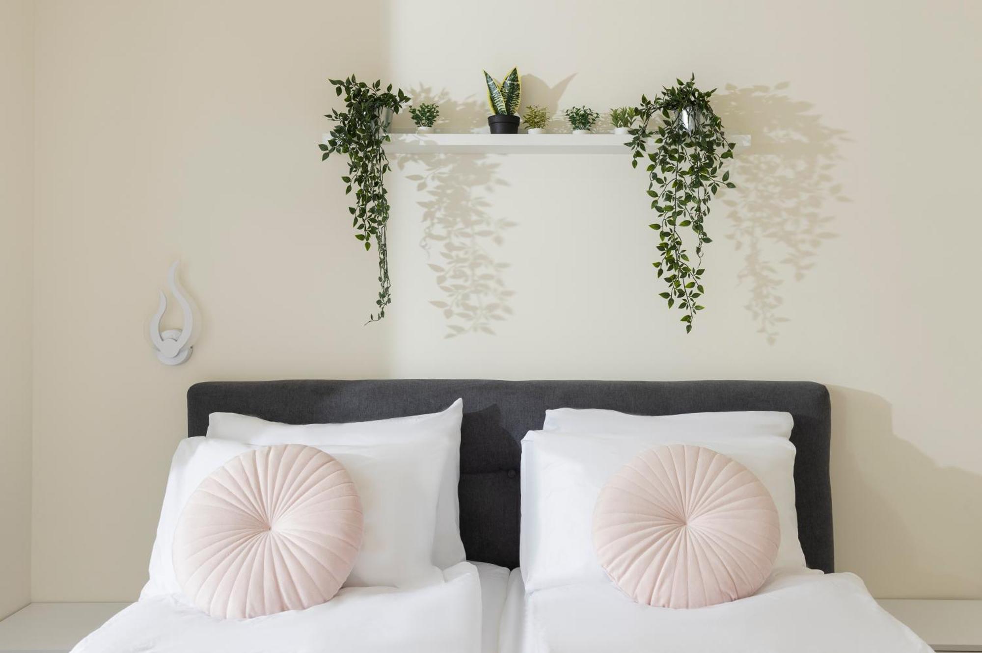The Pearl Of Nachlaot Apartments القدس الغرفة الصورة