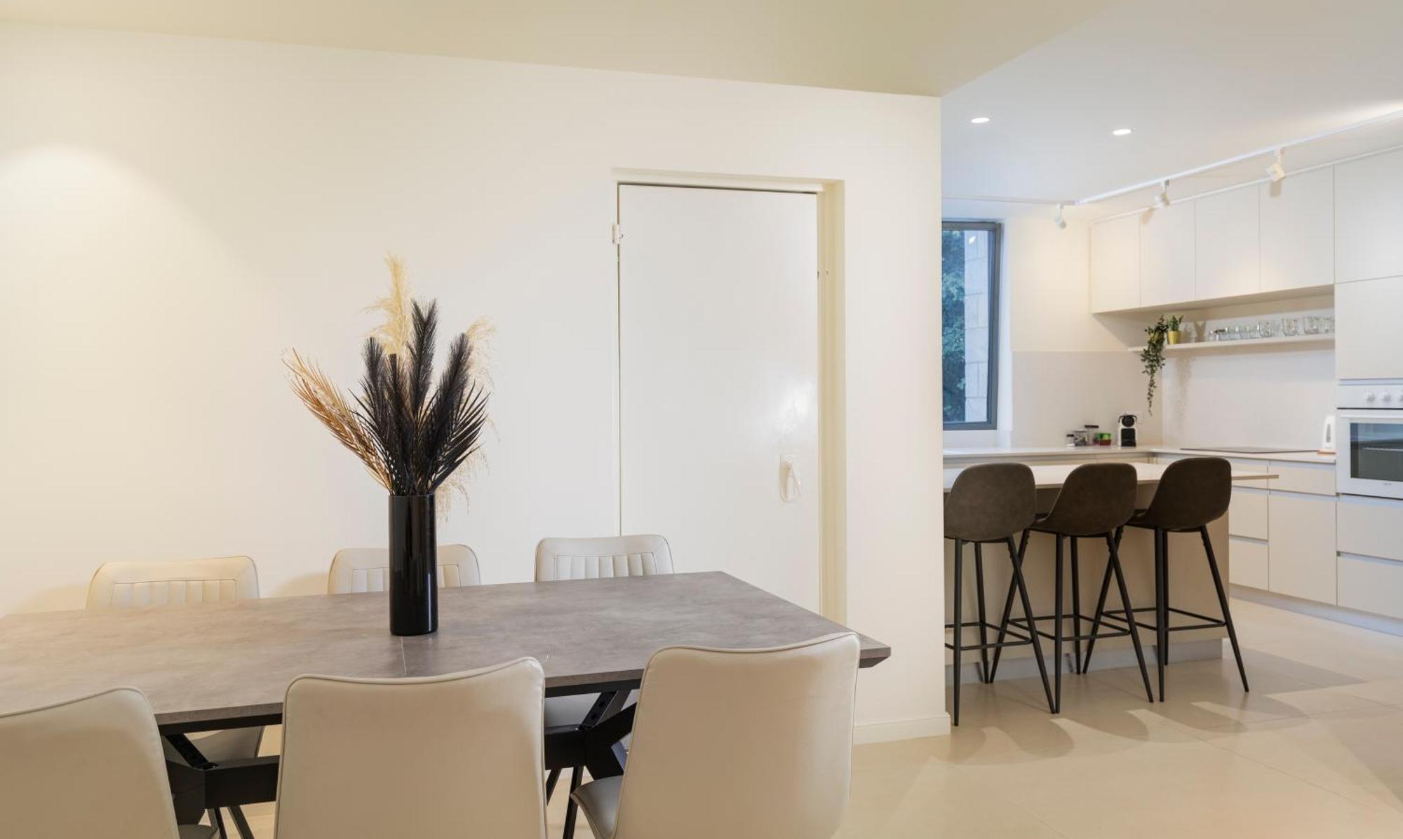 The Pearl Of Nachlaot Apartments القدس الغرفة الصورة