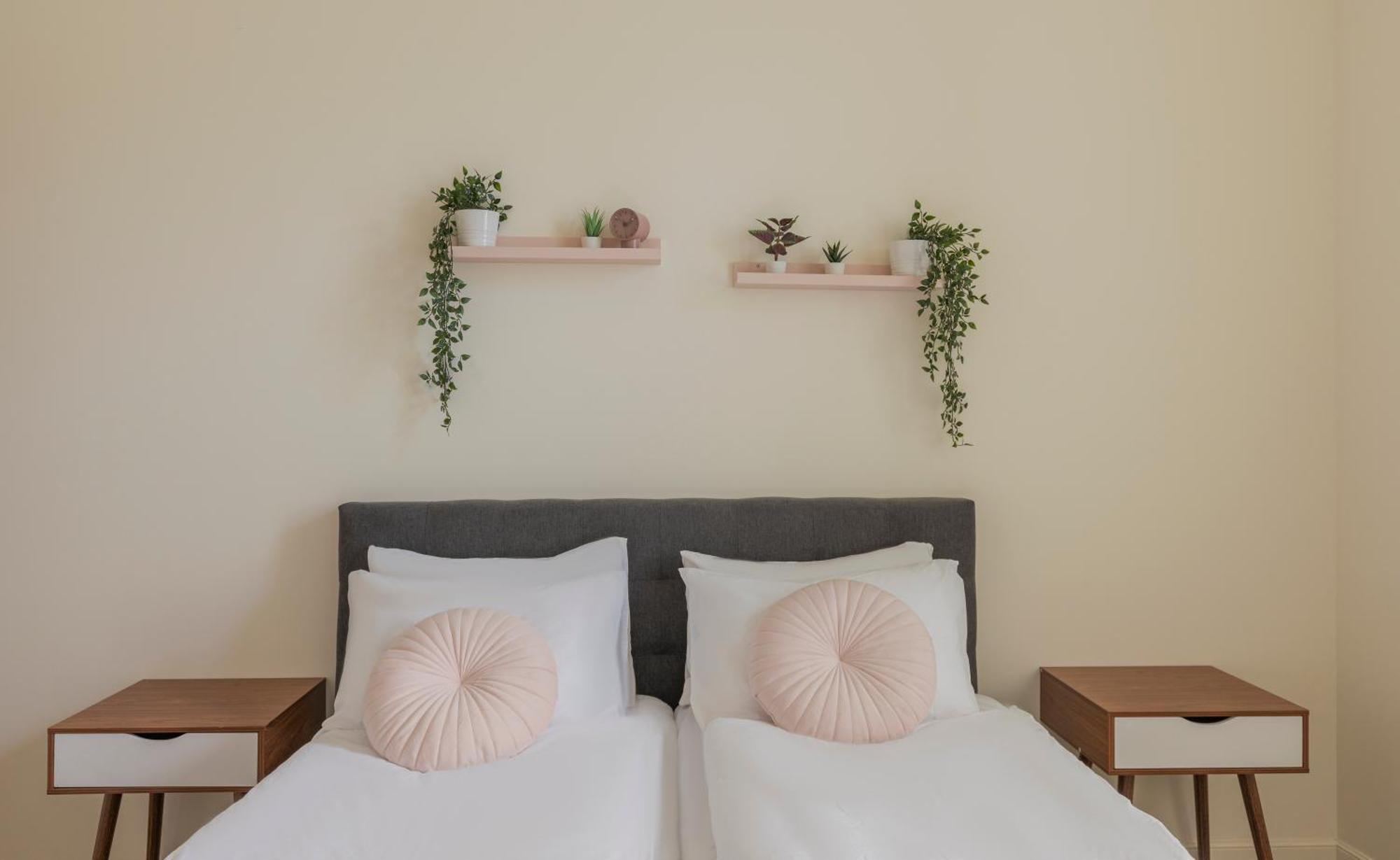 The Pearl Of Nachlaot Apartments القدس الغرفة الصورة
