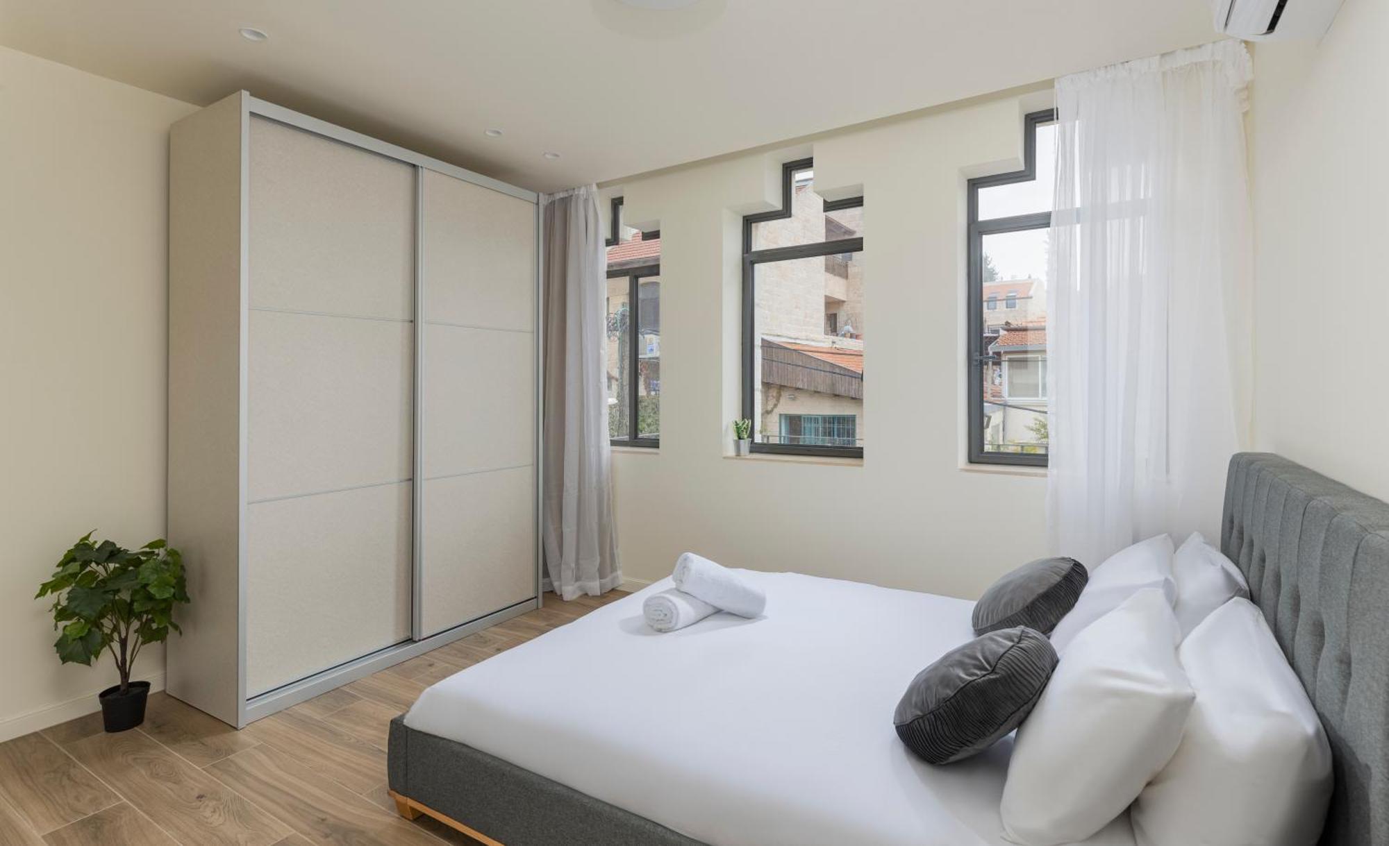 The Pearl Of Nachlaot Apartments القدس الغرفة الصورة