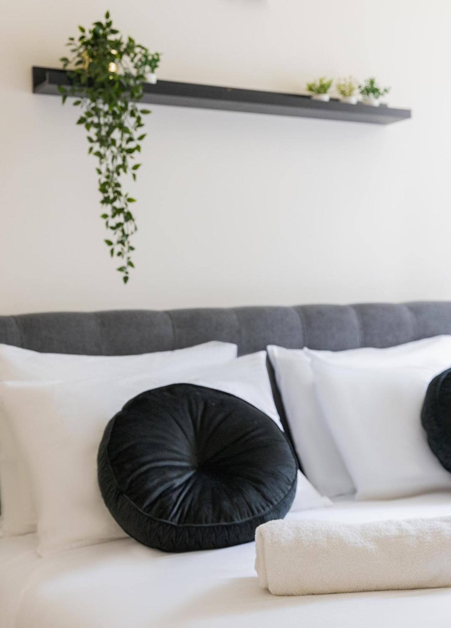 The Pearl Of Nachlaot Apartments القدس الغرفة الصورة