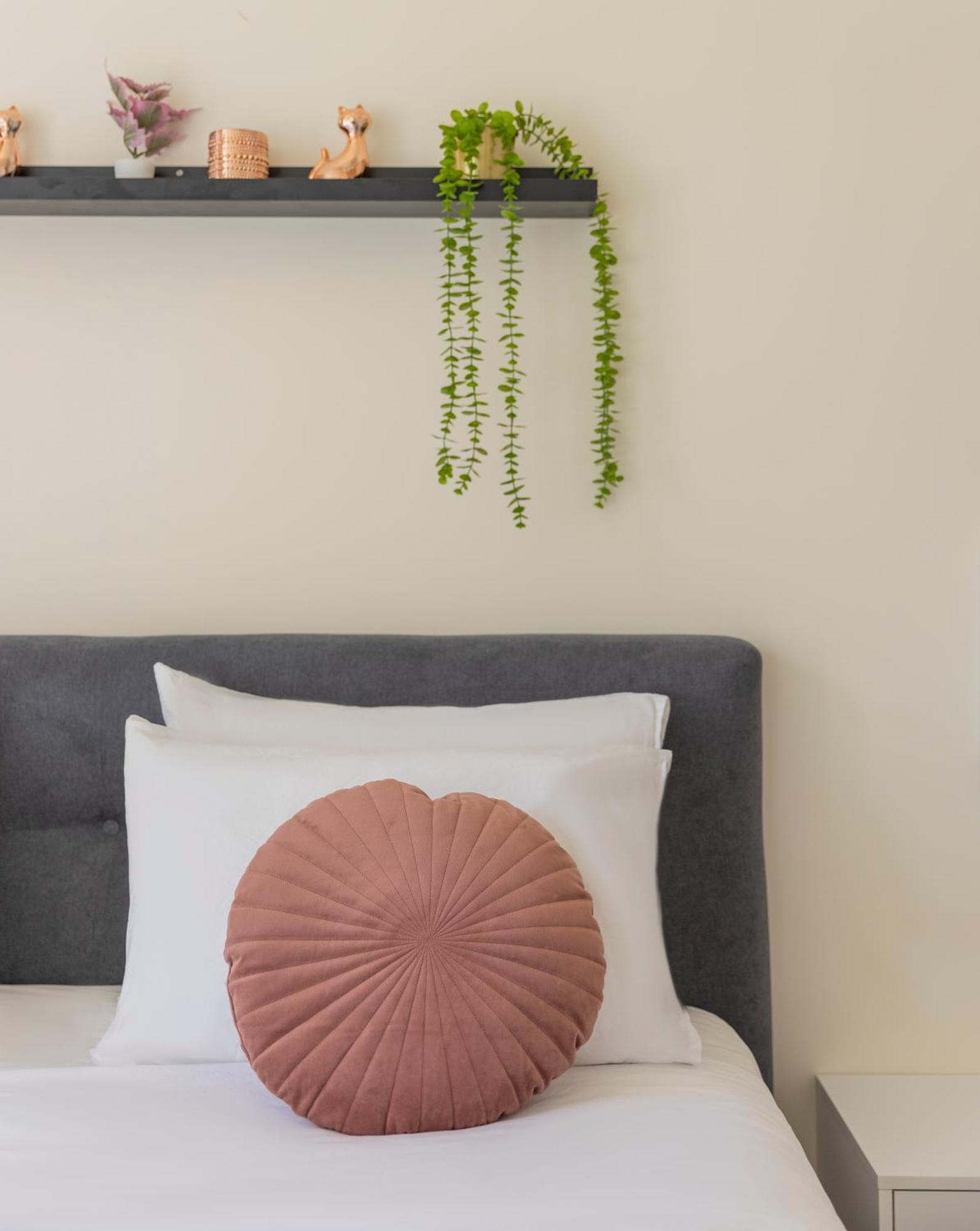 The Pearl Of Nachlaot Apartments القدس الغرفة الصورة